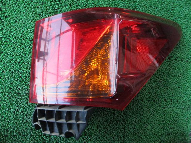 【中古】中古部品 レクサス GS AWL10 右ﾃｰﾙﾗﾝﾌﾟ 【3310190100-000255012015500】