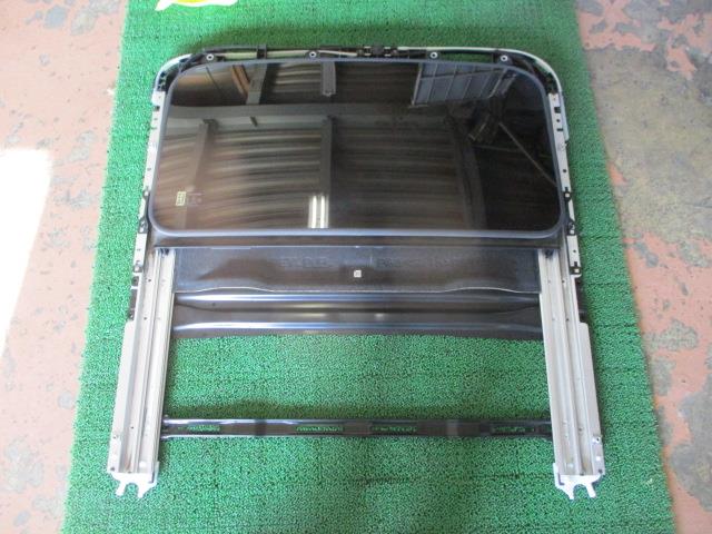 【中古】中古部品 レクサス GS AWL10 ｻﾝﾙｰﾌｶﾞﾗｽ 【3310190100-000255012017300】｜e-cleマート