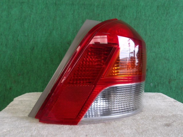 【中古】中古部品 ヴィッツ KSP90 右ﾃｰﾙﾗﾝﾌﾟ 【3310420000-000002399515500】 11,926円