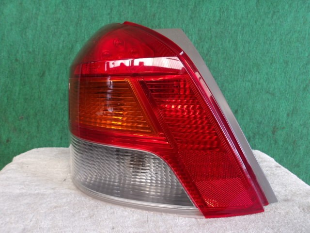 【中古】中古部品 ヴィッツ KSP90 左テールランプ 【3310420000-000002399515600】