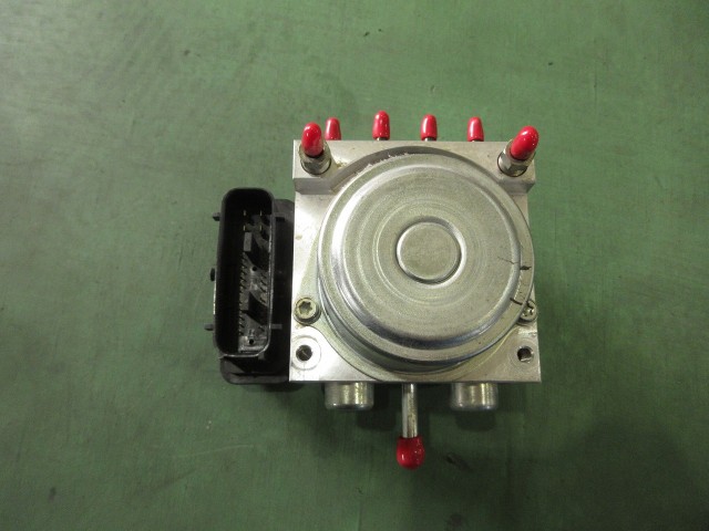【中古】中古部品 ジューク YF15 ABSｱｸﾁｭｴｰﾀｰ 【3310590000-202512092542500】