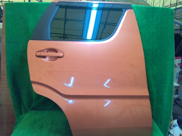 【中古】中古部品 ワゴンＲ MH55S 右ﾘｱﾄﾞｱ 【3260240000-260119000713300】