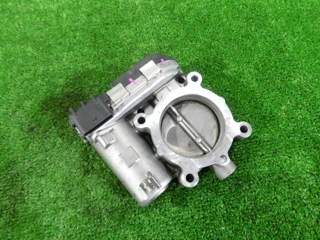 【中古】中古部品 ベンツ Bクラス 246242 ｽﾛｯﾄﾙﾎﾞﾃﾞｨ 【3260250000-000025192220300】｜e-cleマート