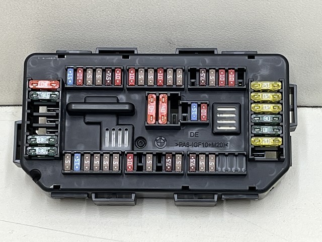【中古】中古部品 BMW 3シリーズ 3B20 ﾋｭｰｽﾞﾎﾞｯｸｽ 【3310070100-0000Y0773467800】