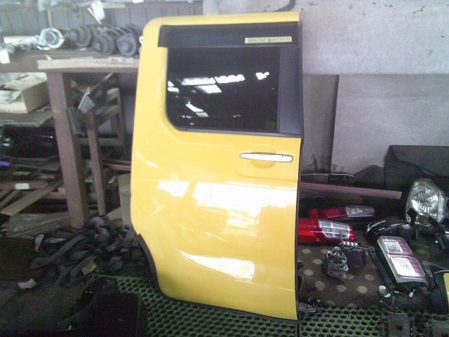【中古】中古部品 ウェイク LA710S 右ﾘｱﾄﾞｱ 【3330220100-260119000313300】