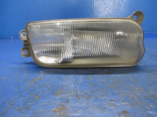 【中古】中古部品 ふそうトラクター FP54VDR 右ﾌｫｸﾞﾗﾝﾌﾟ 【3310270100-000015177010850】