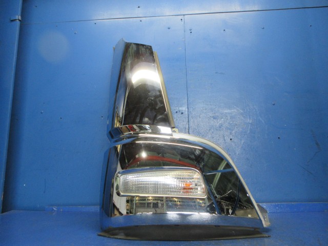 【中古】中古部品 ふそうトラクター FP54VDR 右ﾌﾛﾝﾄｺｰﾅｰﾊﾟﾈﾙ 【3310270100-000015177011300】