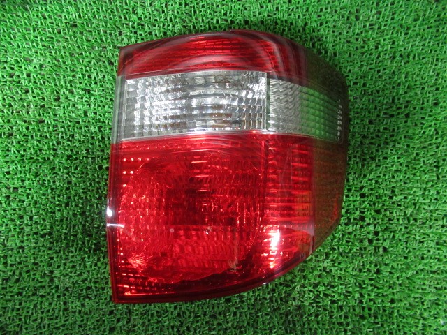 【中古】中古部品 アルファード ANH15W 右ﾃｰﾙﾗﾝﾌﾟ 【3330540100-251119000215500】 7,546円