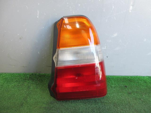 【中古】中古部品 クラウンコンフォート TSS10 右ﾃｰﾙﾗﾝﾌﾟ 【3330560100-260121000215500】