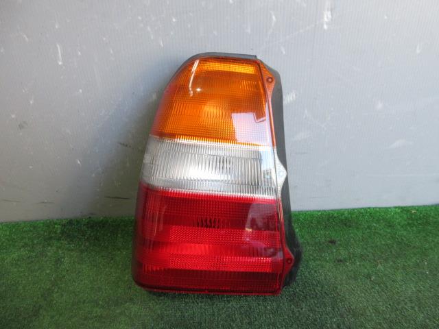 【中古】中古部品 クラウンコンフォート TSS10 左ﾃｰﾙﾗﾝﾌﾟ 【3330560100-260121000215600】