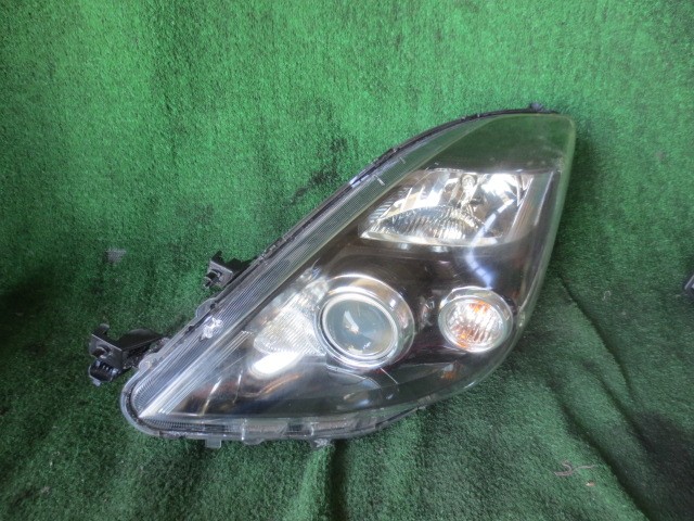 【中古】中古部品 アイシス ZGM11W 左ﾍｯﾄﾞﾗﾝﾌﾟ 【3340240100-202600000110900】