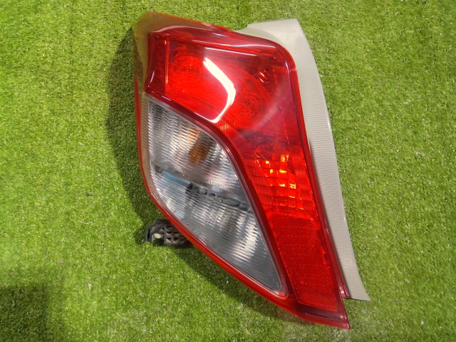 【中古】中古部品 ヴィッツ NSP130 左ﾃｰﾙﾗﾝﾌﾟ 【3260460000-260121000115600】