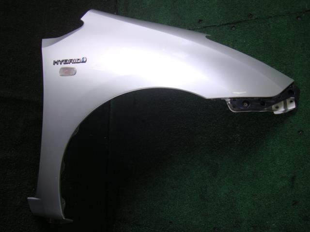 【中古】中古部品 プリウス NHW20 右ﾌﾛﾝﾄﾌｪﾝﾀﾞｰ 【3340220100-001555261310600】