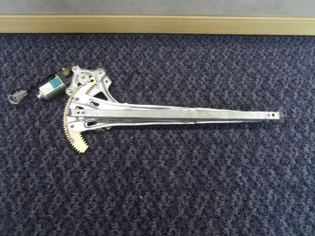 【中古】中古部品 エルグランド NE51 右フロントドアレギュレータ・モーター 【3330440100-260121000413120】|e-cleマート
