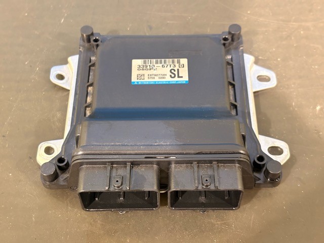 【中古】中古部品 アルト HA37S ｴﾝｼﾞﾝｺﾝﾋﾟｭｰﾀｰ 【3330530100-000005498263100】