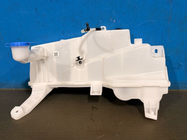 【中古】中古部品 アルト HA37S ｳｫｯｼｬｰﾀﾝｸ 【3330530100-000005498267300】