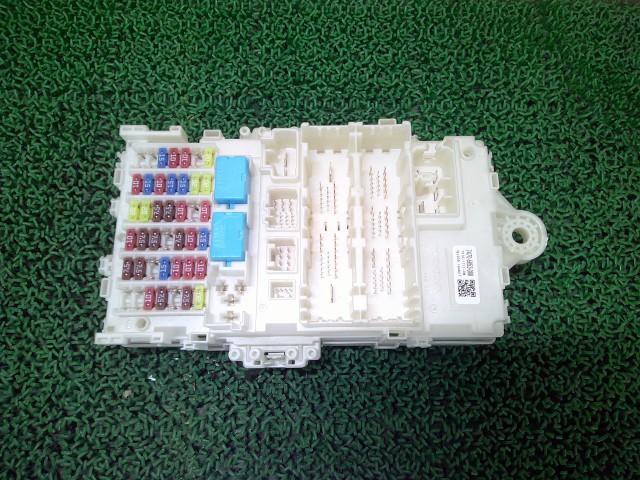 【中古】中古部品 フリード＋ GB7 ﾋｭｰｽﾞﾎﾞｯｸｽ 【3330660100-000025330367800】