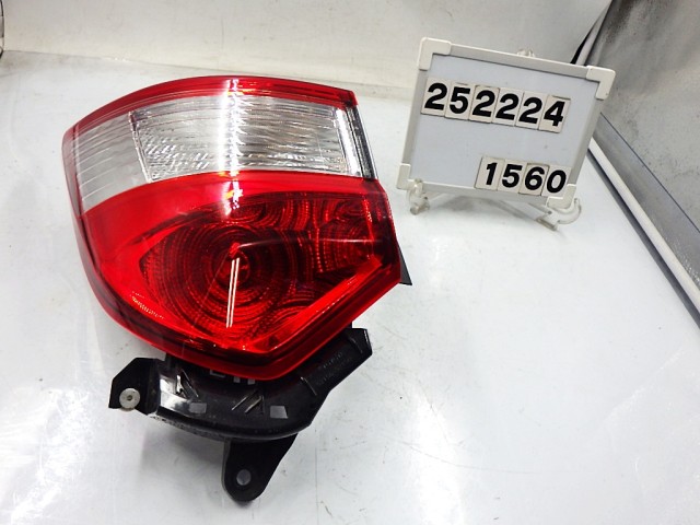 【中古】中古部品 ヴィッツ KSP130 左ﾃｰﾙﾗﾝﾌﾟ 【3330890100-000025222415600】