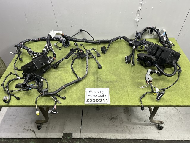 【中古】中古部品 ヴェルファイア AYH30W ﾋｭｰｽﾞﾎﾞｯｸｽ 【3330991100-000253031167800】