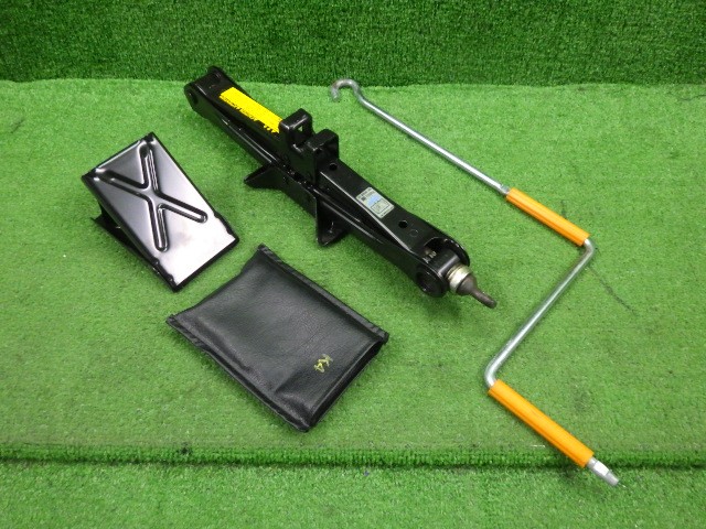 【中古】中古部品 アリスト JZS160 車載工具 【3330250100-000000921777700】