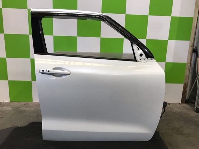 【中古】中古部品 スイフト ZC83S 右フロントドア 【3330530100-000005500813100】|e-cleマート