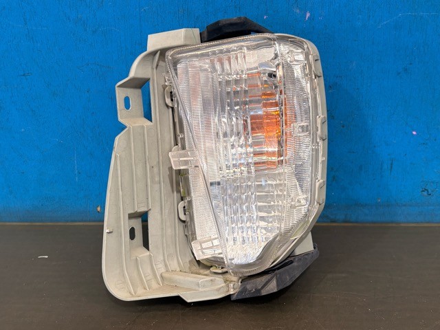 【中古】中古部品 プリウス ZVW30 左ﾀｰﾝｼｸﾞﾅﾙﾗﾝﾌﾟ 【3330530100-000005500310150】