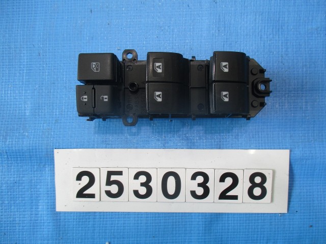 【中古】中古部品 ノア ZWR80G ﾊﾟﾜｰｳｲﾝﾄﾞｳｽｲｯﾁ 【3310040100-000253032861900】