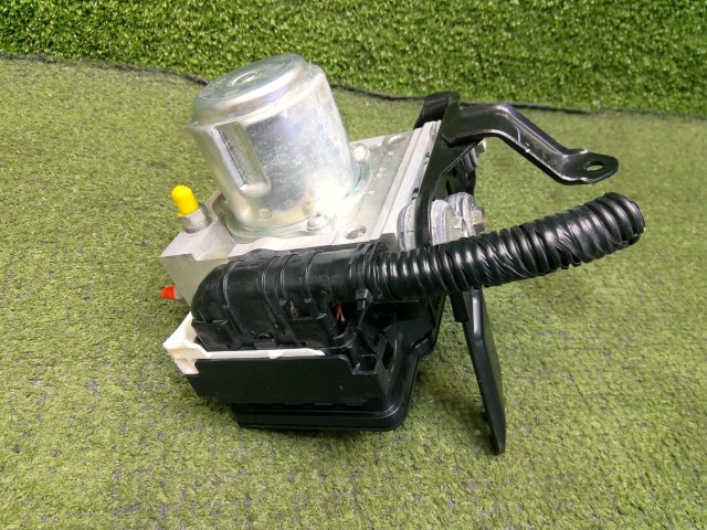 【中古】中古部品 フィット GP5 ABSｱｸﾁｭｴｰﾀｰ 【3330200100-252127000042500】