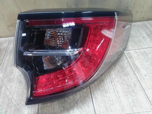【中古】中古部品 カローラツーリング ZRE212W 右ﾃｰﾙﾗﾝﾌﾟ 【3310390100-260121000715500】