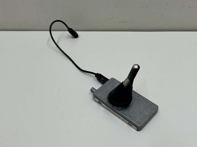 【中古】中古部品 BMW Z4 DU30 ｱﾝﾃﾅ 【3310070100-0000Y0772561000】
