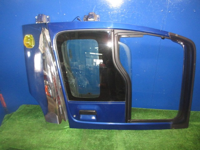 【中古】中古部品 いすゞ大型車 CYJ77W8 左ﾌﾛﾝﾄﾄﾞｱ 【3310270100-000015193213200】