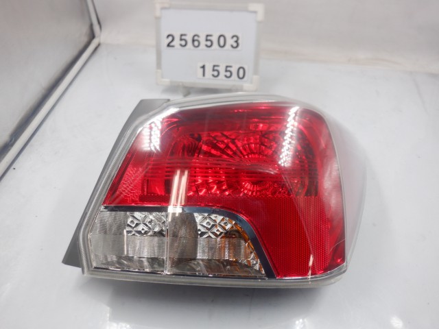 【中古】中古部品 インプレッサ GJ3 右ﾃｰﾙﾗﾝﾌﾟ 【3330890100-000025650315500】