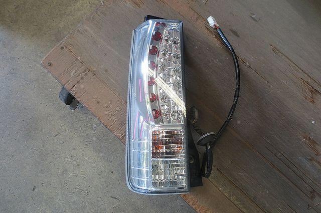 【中古】中古部品 ｅＫワゴン H82W 左ﾃｰﾙﾗﾝﾌﾟ 【3340180100-260127000115601】