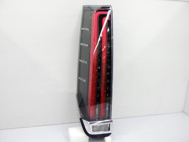 【中古】再生部品 ノア ZRR80G 左ﾃｰﾙﾗﾝﾌﾟ 【3380010000-260127501115600】