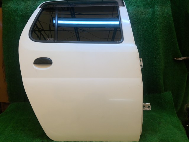 【中古】中古部品 エッセ L235S 右ﾘｱﾄﾞｱ 【3260240000-260127000413300】