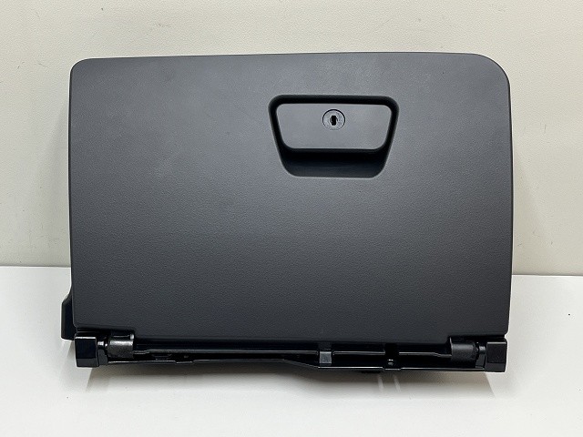 【中古】中古部品 BMW Z4 DU30 ｸﾞﾛｰﾌﾞBOX 【3310070100-0000Y0772570210】