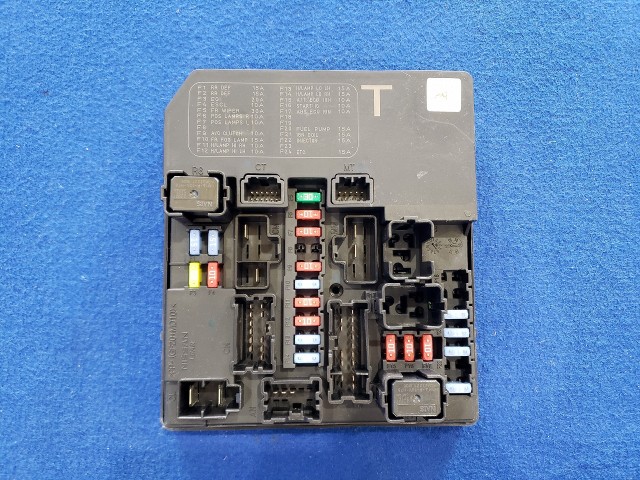 【中古】中古部品 セレナ HC26 ﾋｭｰｽﾞﾎﾞｯｸｽ 【3310590000-202601058167800】