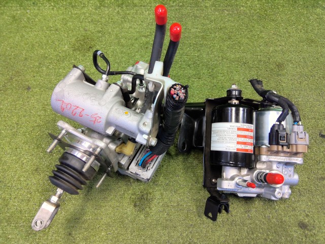 【中古】中古部品 レクサス CT ZWA10 ABSｱｸﾁｭｴｰﾀｰ 【3330200100-252202000042500】