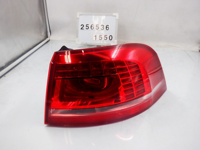 【中古】中古部品 VW パサートヴァリアント 3CCAX 右ﾃｰﾙﾗﾝﾌﾟ 【3330890100-000025653615500】