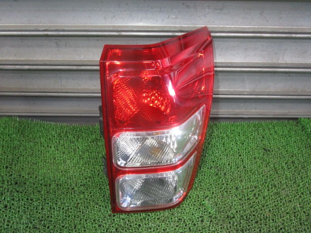 【中古】中古部品 エスクード TD54W 右ﾃｰﾙﾗﾝﾌﾟ 【3330540100-250916000815500】