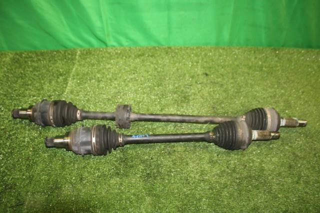 【中古】中古部品 ムーヴコンテ L575S 左ﾌﾛﾝﾄﾄﾞﾗｲﾌﾞｼｬﾌﾄ 【3330950100-000057110942200】