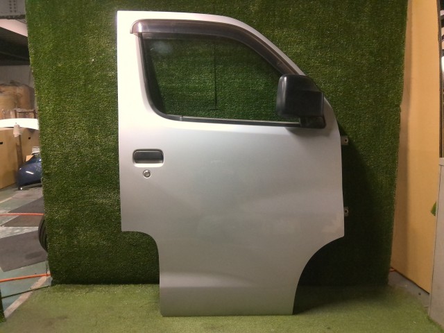 【中古】中古部品 タウンエース S412M 右ﾌﾛﾝﾄﾄﾞｱ 【3260460000-260123000113100】 9,867円