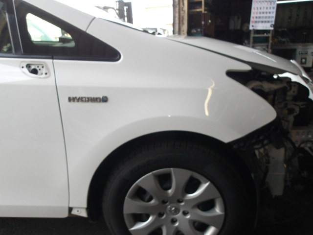 【中古】中古部品 プリウスα ZVW41W 右ﾌﾛﾝﾄﾌｪﾝﾀﾞｰ 【3310420000-000010613710600】 16,500円
