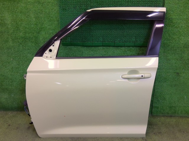 【中古】中古部品 スイフト ZCEDS 左ﾌﾛﾝﾄﾄﾞｱ 【3310540000-000026026213200】