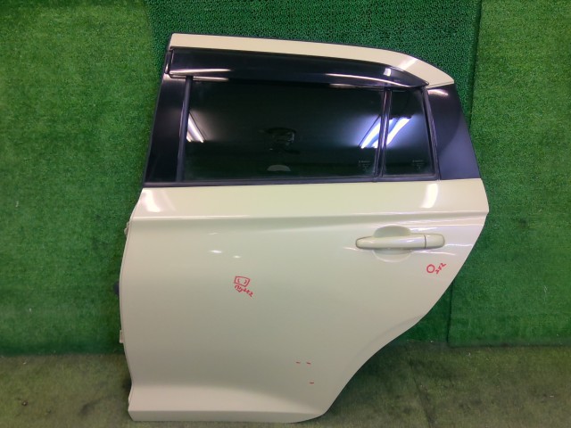 【中古】中古部品 スイフト ZCEDS 左ﾘｱﾄﾞｱ 【3310540000-000026026213400】