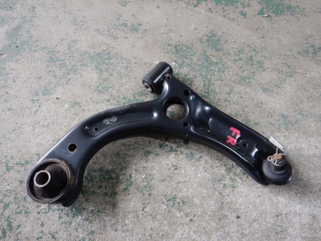 【中古】中古部品 ムーヴ LA150S 右ﾌﾛﾝﾄﾛｱｱｰﾑ 【3330810100-260130000151720】 4,842円