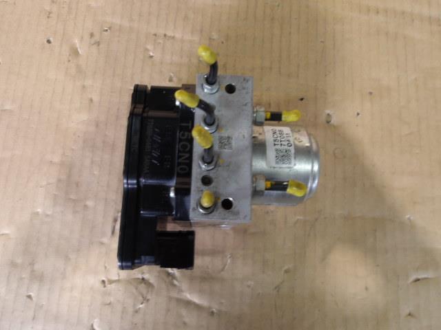 【中古】中古部品 フィット GP5 ABSｱｸﾁｭｴｰﾀｰ 【3340220100-000226045342500】