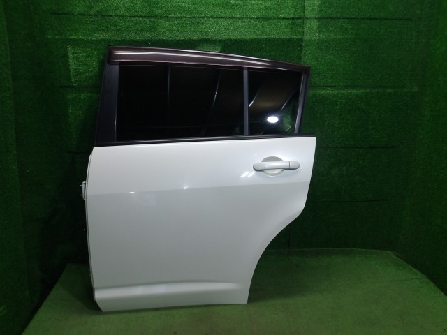 【中古】中古部品 ティーダ NC11 左ﾘｱﾄﾞｱ 【3330420100-260127000213400】