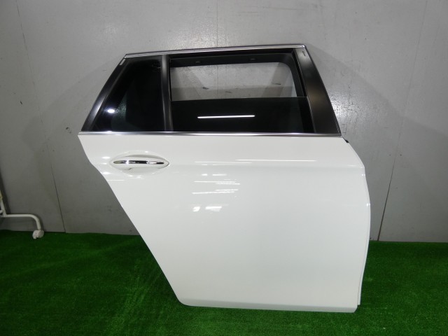 【中古】中古部品 BMW 5シリーズ MT25 右ﾘｱﾄﾞｱ 【3260250000-000025197513300】