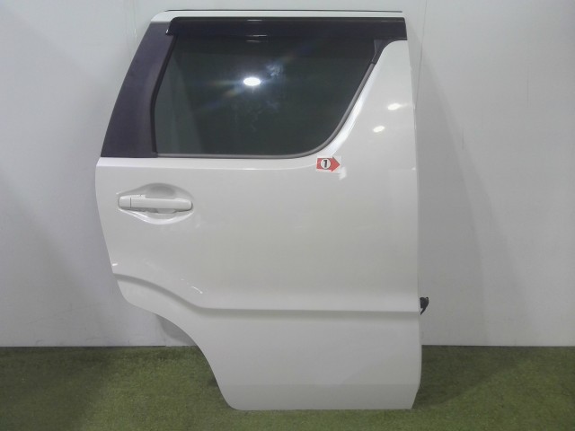 【中古】中古部品 ワゴンＲ MH55S 右ﾘｱﾄﾞｱ 【3310090100-202601076413300】